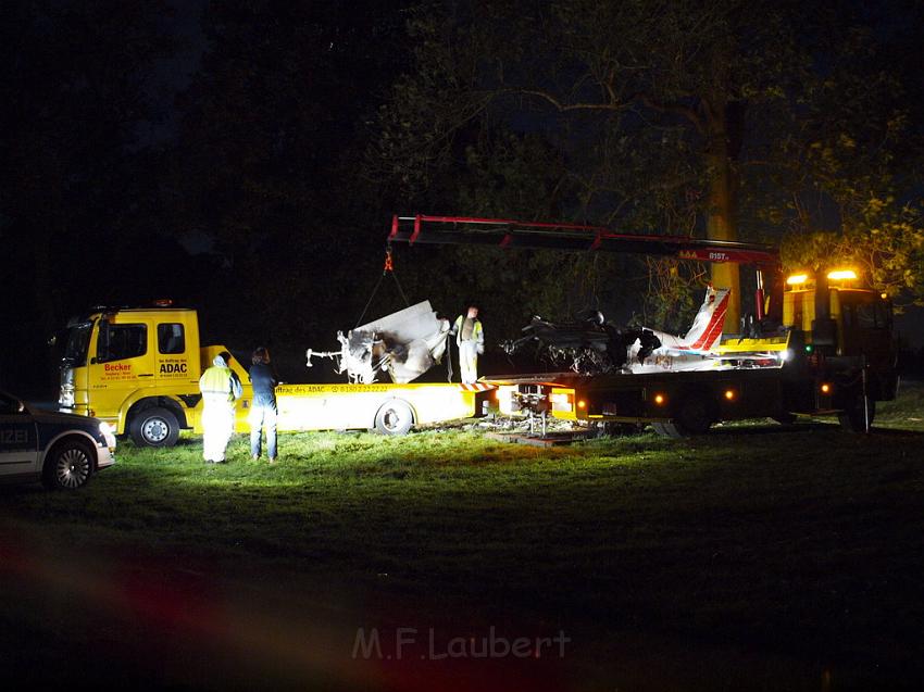 Kleinflugzeug abgestuerzt Sankt Augustin Meindorf P360.JPG